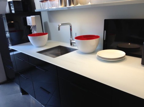 Stunning black and white kitchen.