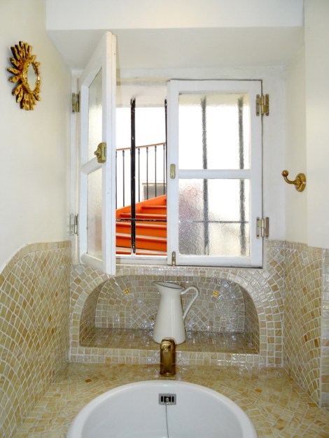 My view from the kitchen sink. A little window opens onto the stairwell and creates a delicious cross-breeze. Photo: ©Lisa Anselmo