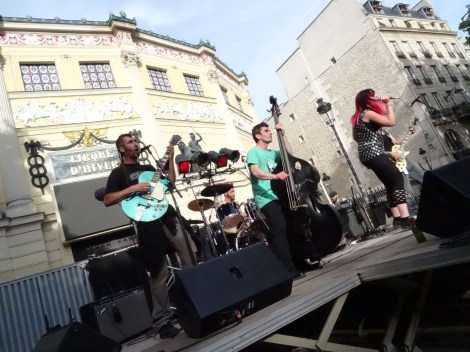 6:00 p.m.: A punk band kicks things up in front of the Cirque d'Hiver