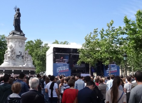 Crowd gathers at Place de la Republique ©Lisa Anselmo