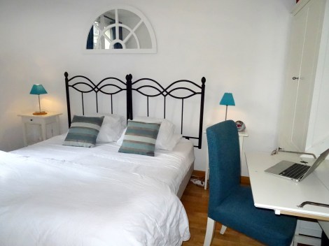 A nice desk to write at in this accommodating apartment. ©Lisa Anselmo