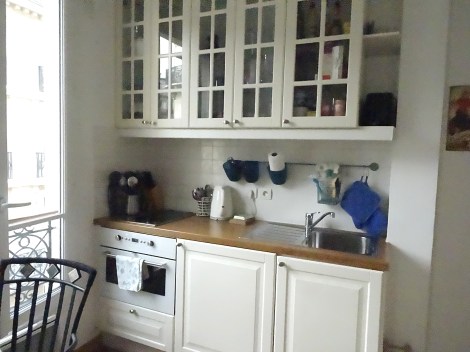 Tiny kitchen has everything I need, including an oven and every kind of pot, pan or dish a girl could want. ©Lisa Anselmo