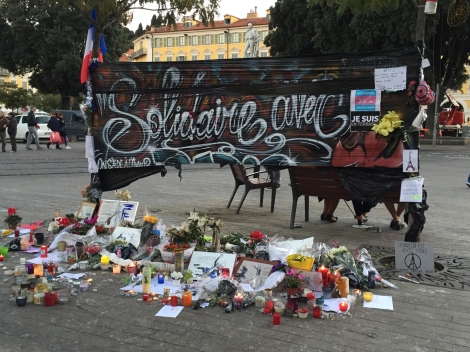 A show of solidarity for Paris in Nice. Place Garibaldi. ©Lisa Anselmo